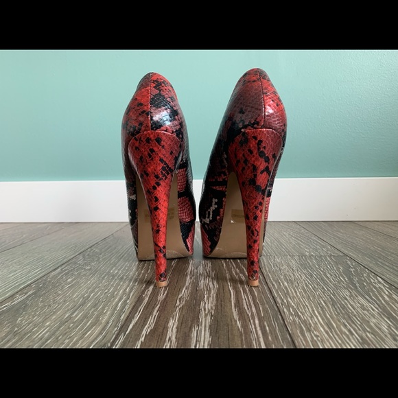 Qupid 5” Stilettos Size 6 - Picture 4 of 6